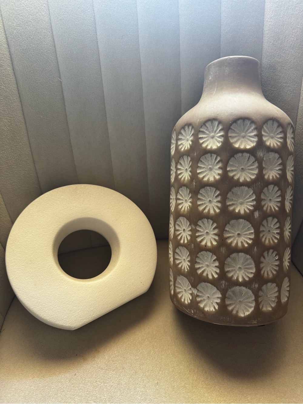 Textured Brown Ceramic Flower-Relief Vase - Decorative Home Accent